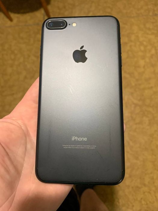 Продам 7+ айфон б/у на 128 ГБ