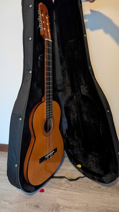 Guitarra Clássica Admira + Capa Rígida