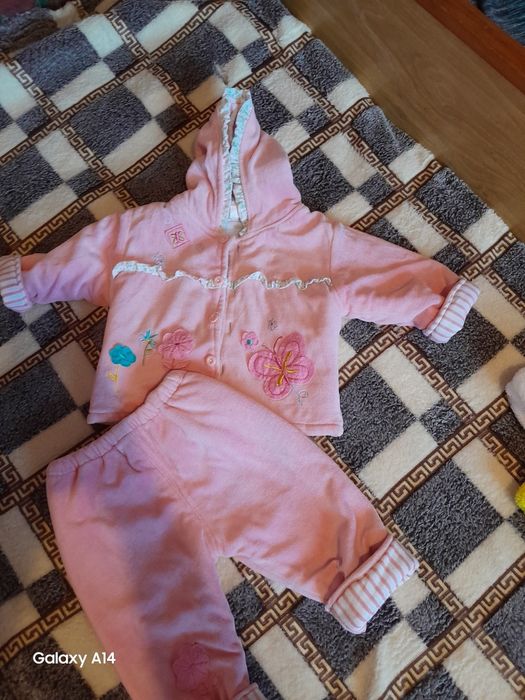 Продам демі костюм.