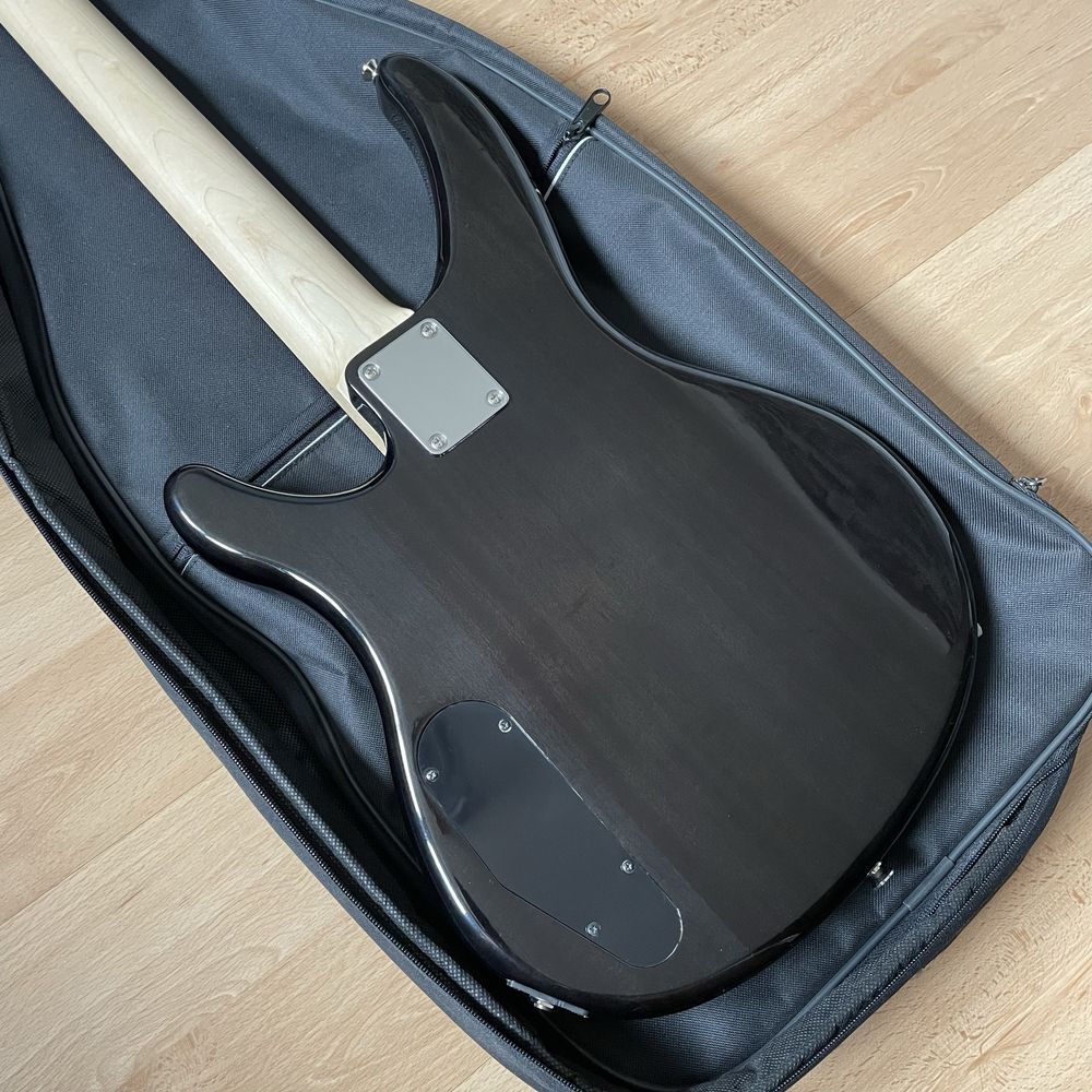 Gitara basowa Yamaha