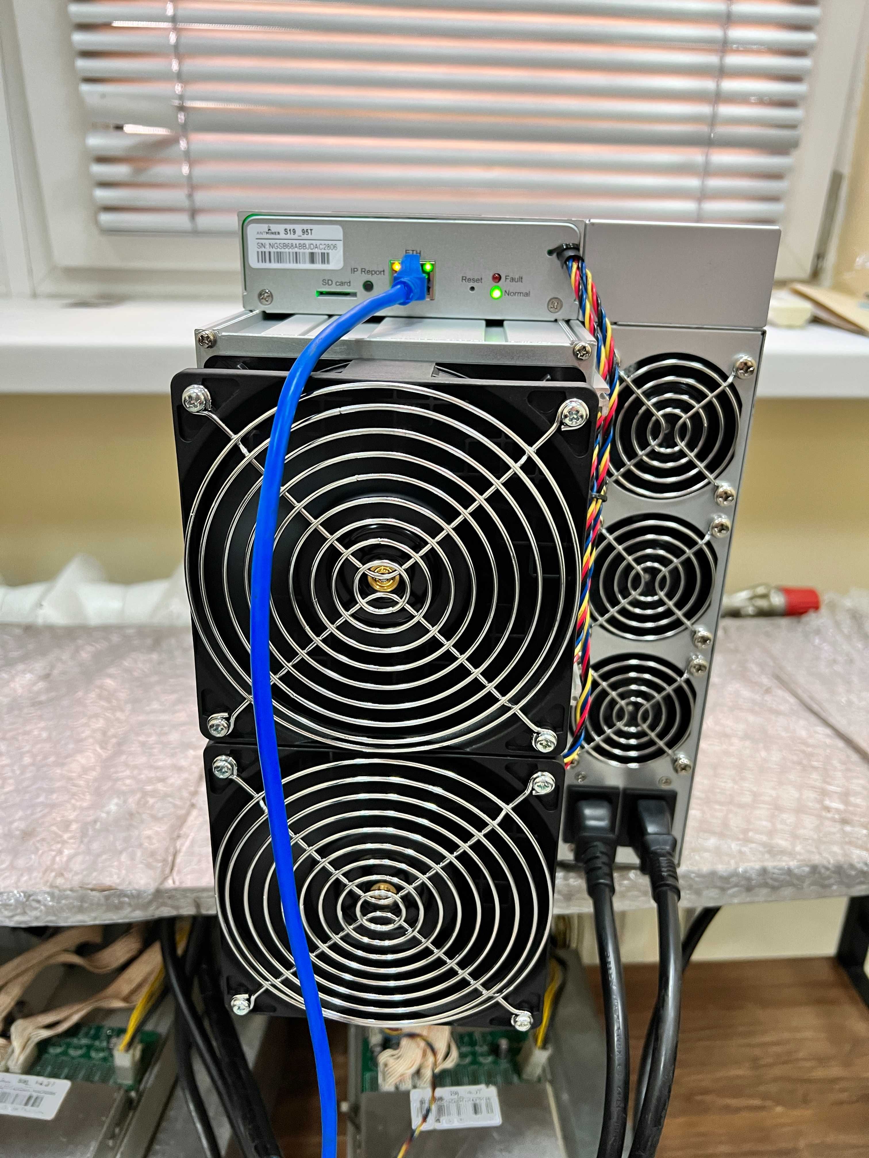 Б/в Майнери Asic Bitmain Antminer S19j Pro 100 Th (126 ч) 3100 Вт
