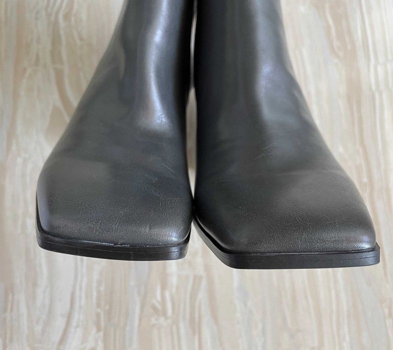 Трендові черевики ботильйони на прямокутних підборах mango, сірі