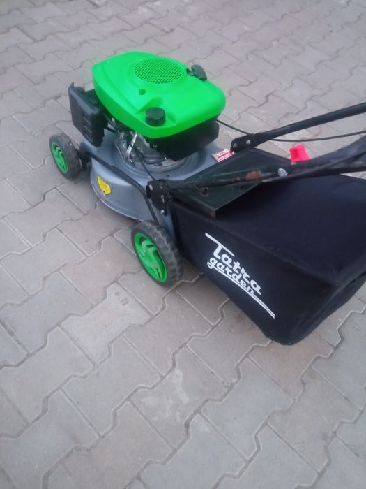 Продам газонокосарку