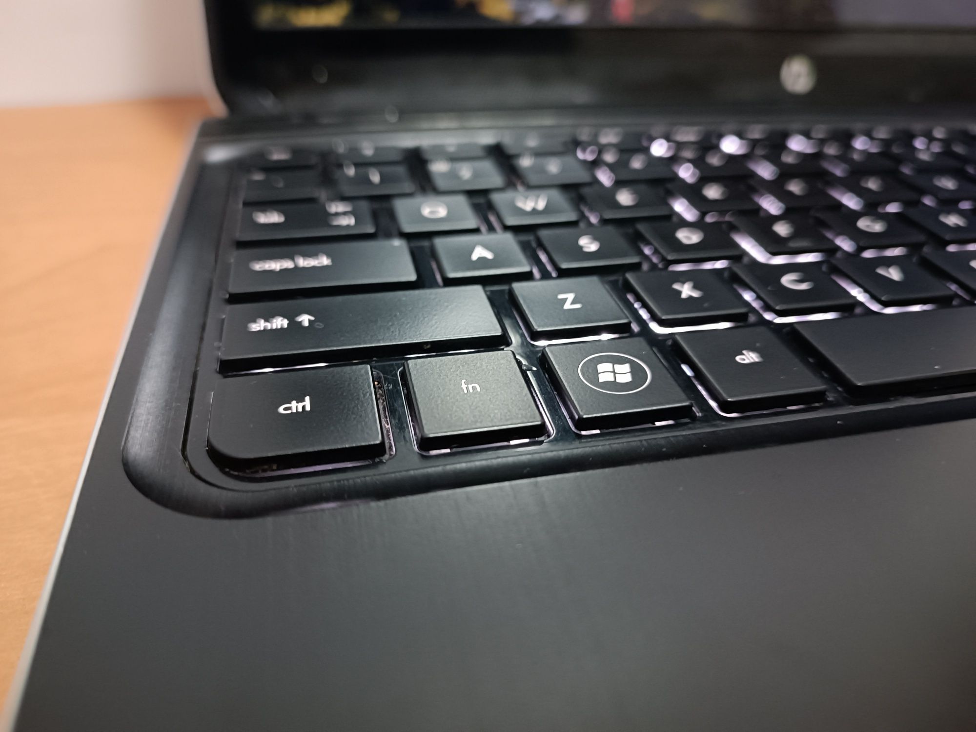 Ноутбук HP i7 8 по 3.3Ghz 8GB SSD 256GB Geforce GT630m Подсветка Beats