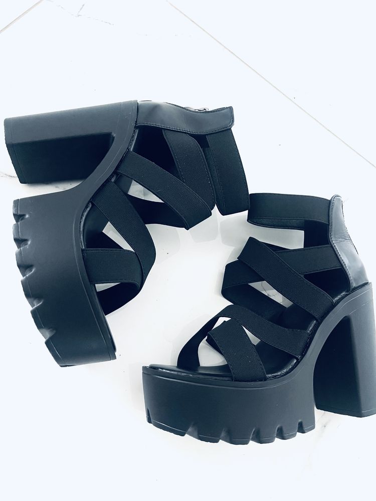 Buty na slupku platforma  czarne nowe 37 23,5