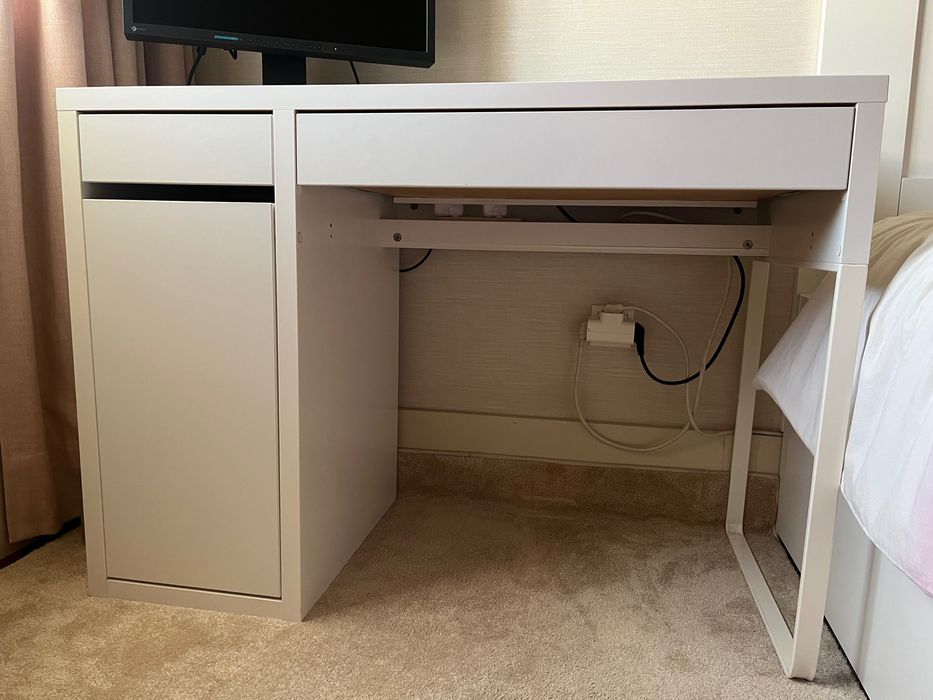 Secretária branca Ikea