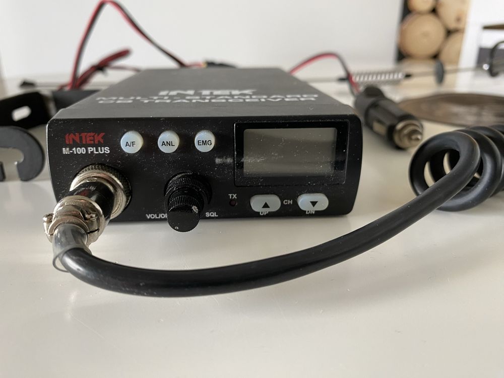 CB Radio INTEK M-100 PLUS + antena + mikrofon