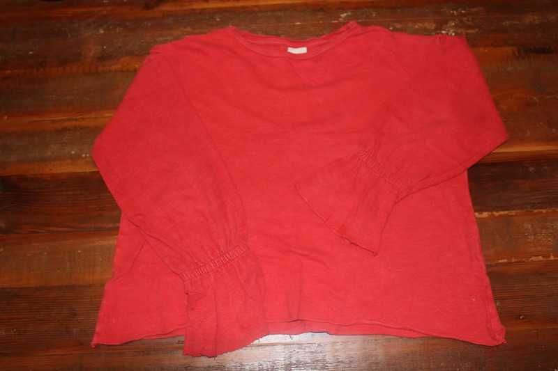 Camisola vermelha com mangas largas