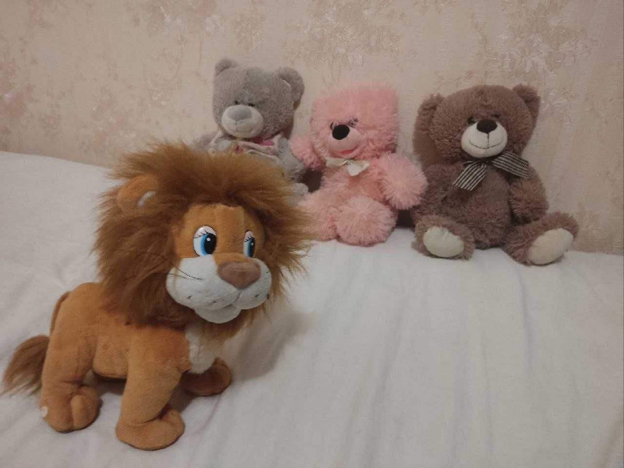 Набор мягких игрушек львенок и три медведя