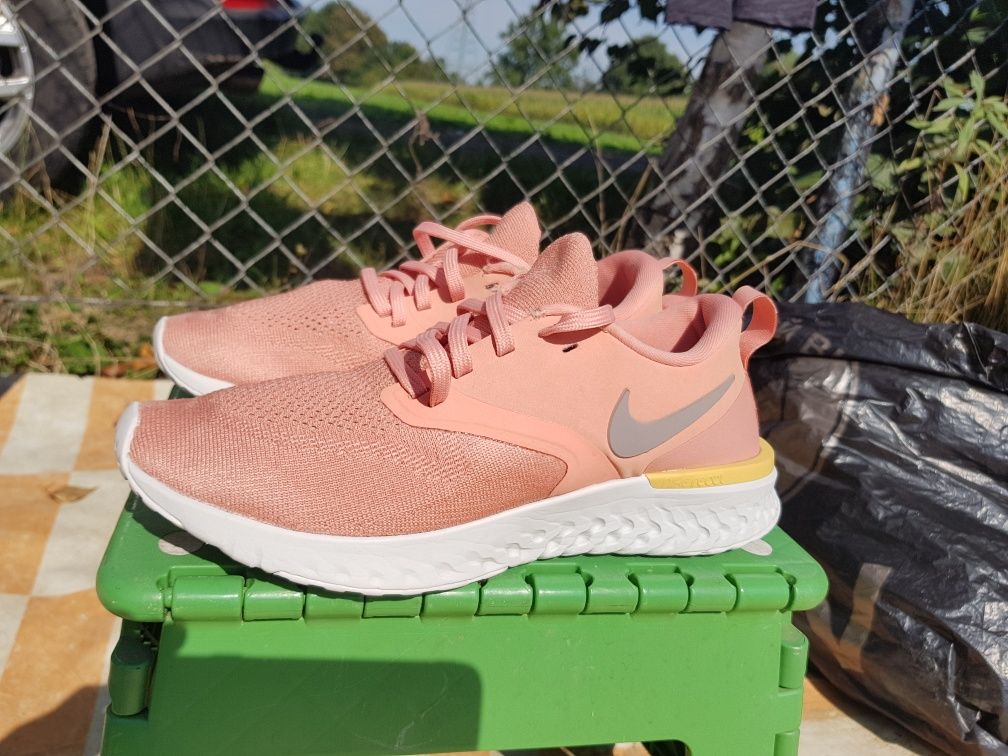 Sprzedam buty nike react r39,5