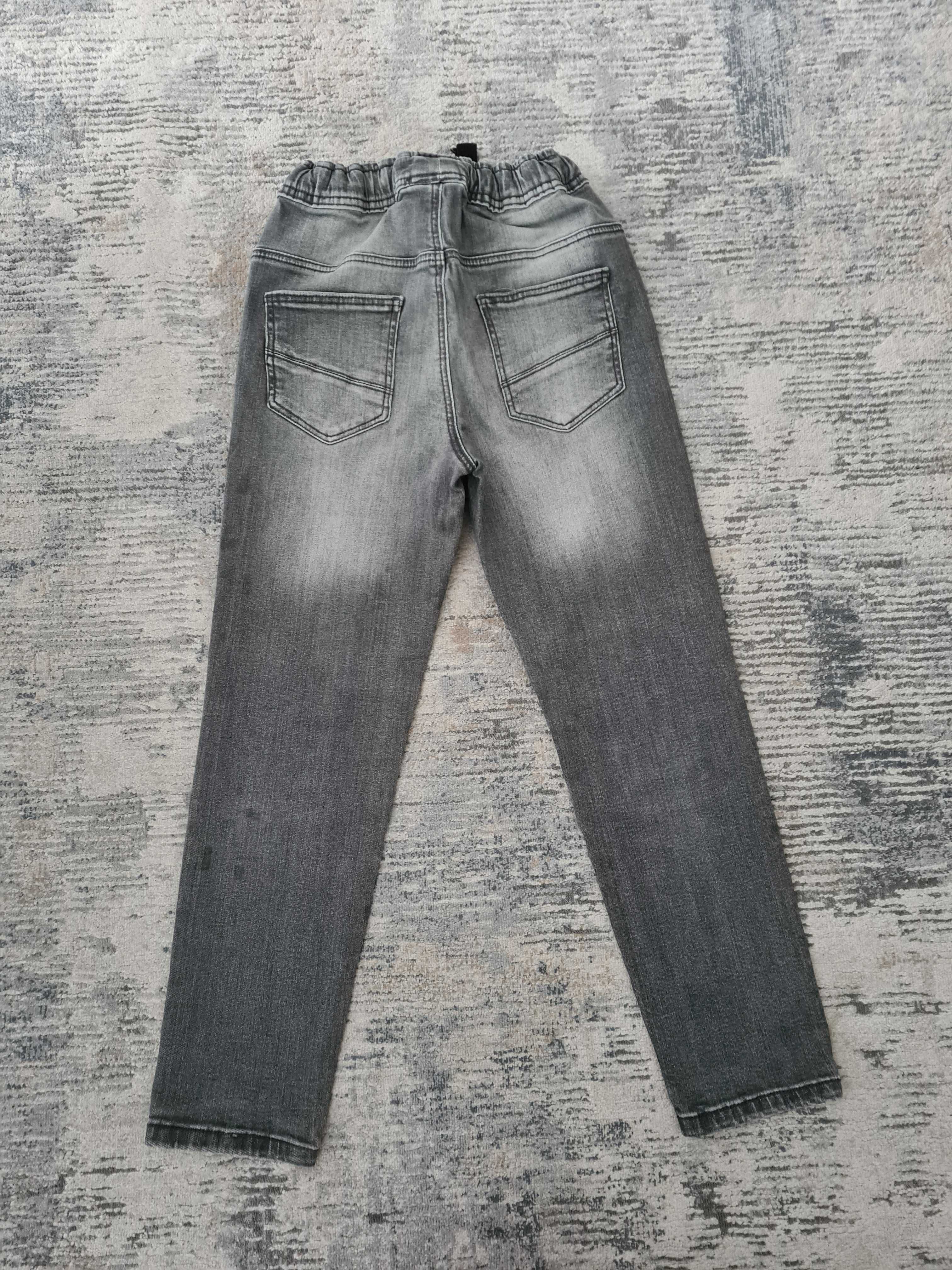 Jeansy chłopięce Reserved r. 140