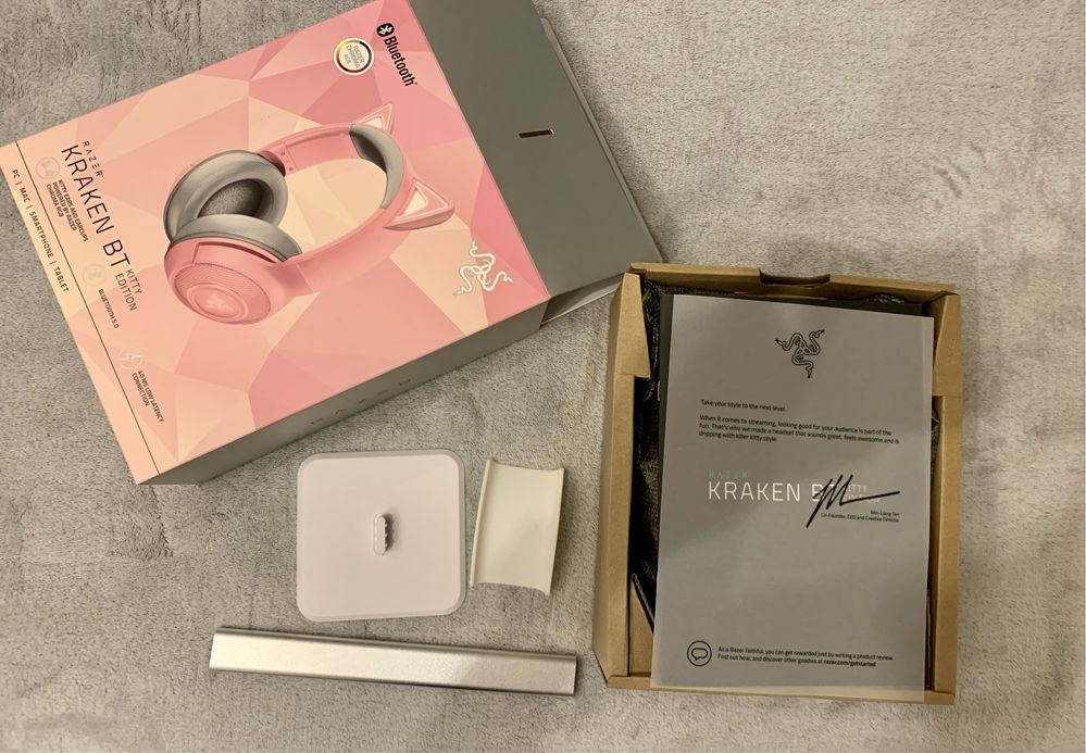 Бездротові навушники Razer Kraken Kitty BT + підставка під навушники