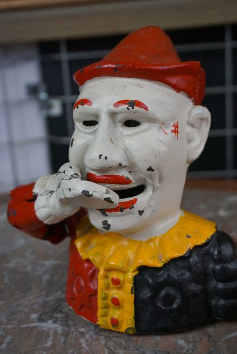 Stara ruchoma skarbonka żeliwna klaun