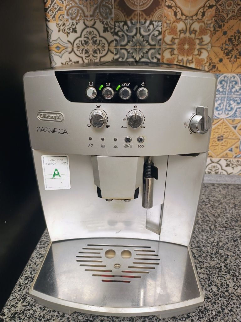 Продам кавомашину DeLonghi ESAM 04.120 S Magnifica