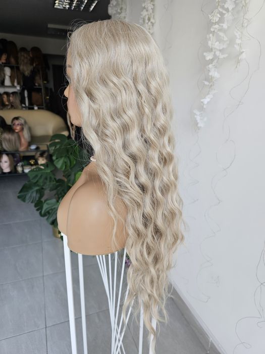 Długa peruka premium Aniela słowiański blond lace front naturalny efek