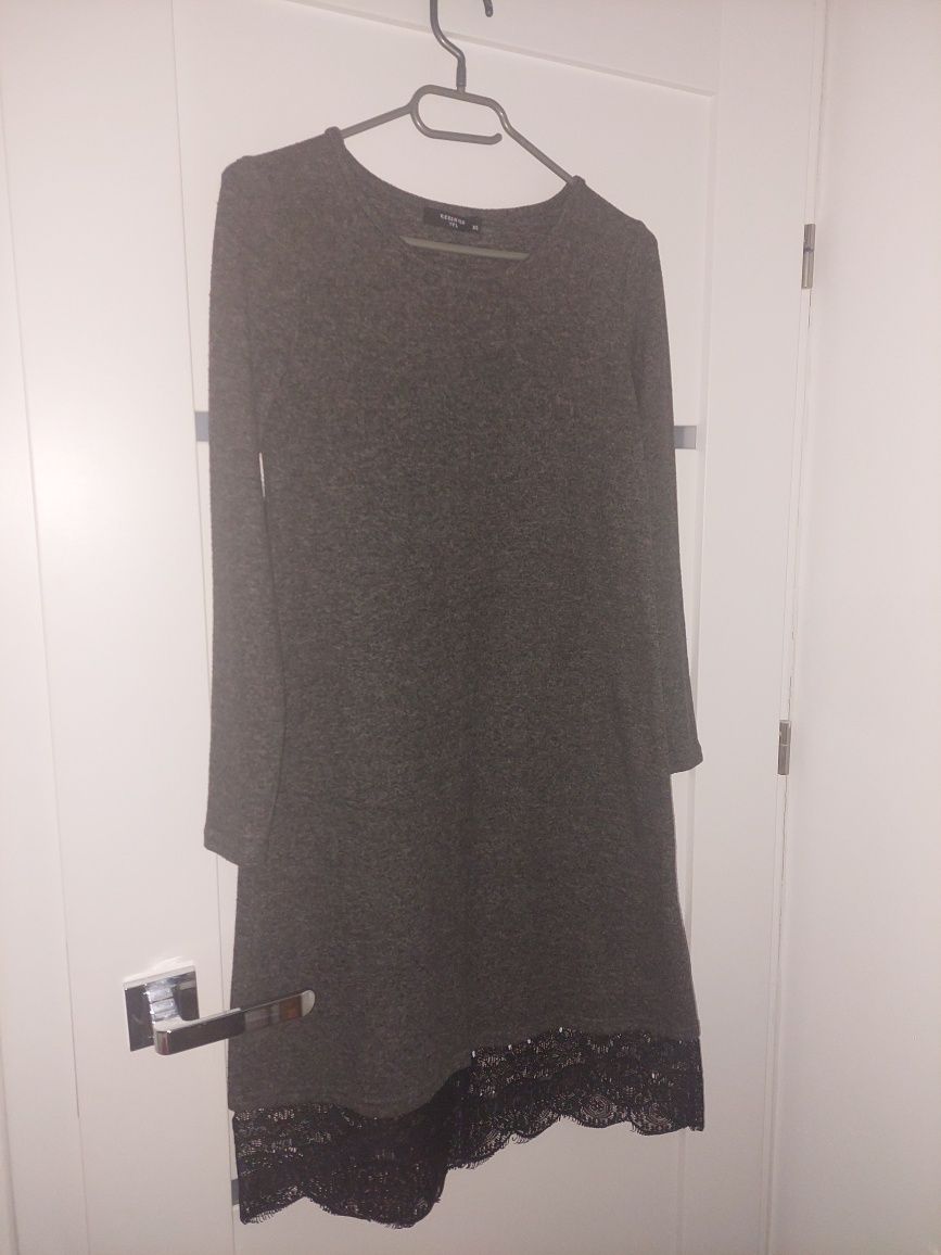 Szara sukienka tunika z Czarna koronka ciepła Reserved XS