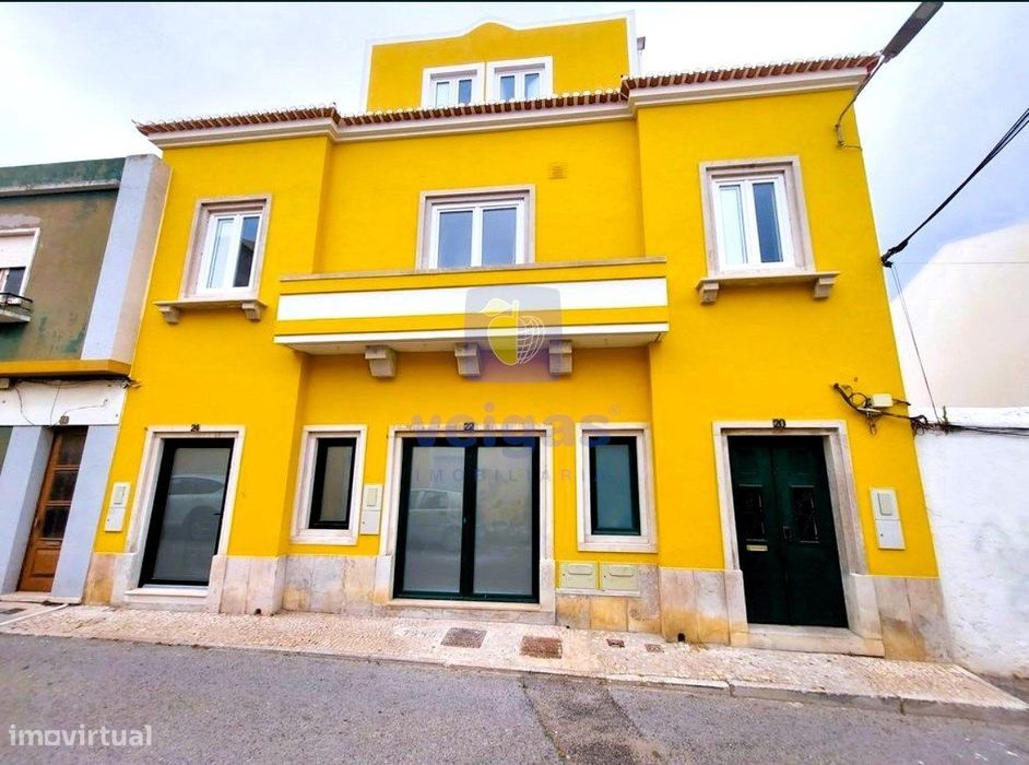 Charmosa Guesthouse de 3 Andares no Centro Histórico de Peniche