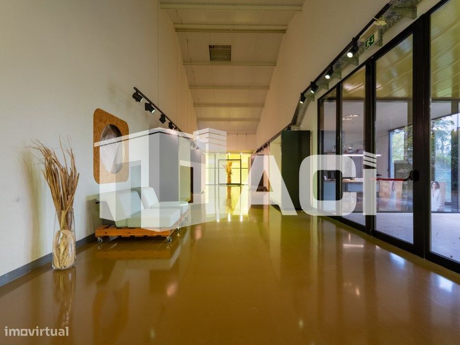 Armazém e Espaço Industrial de Excelência - 3 Pisos | Terreno de 5...