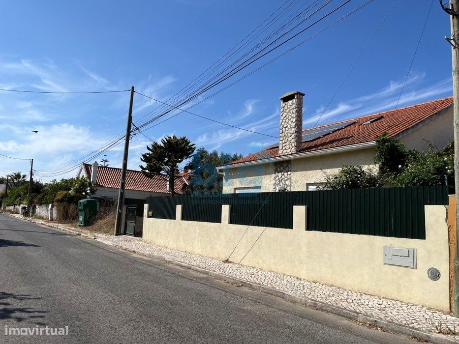 Moradia T3 Térrea com sótão, anexo, garagem e terraço