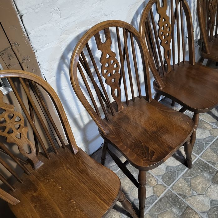 zestaw 4 drewnianych krzeseł Radomsko Windsor