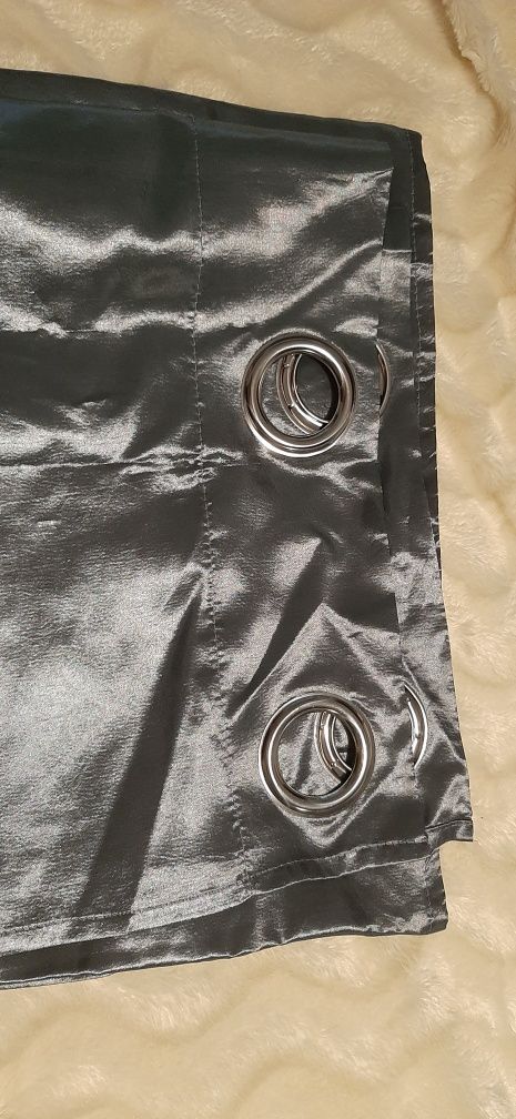 Par de cortinados prateados
