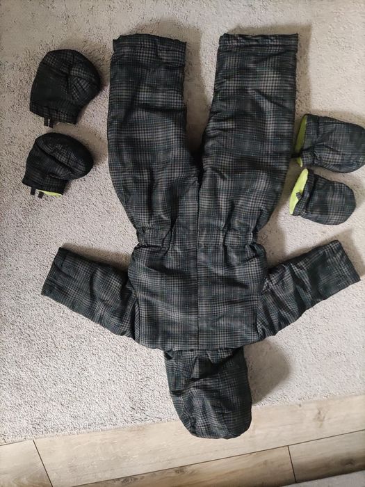 Kombinezon dla niemowlaka r.68