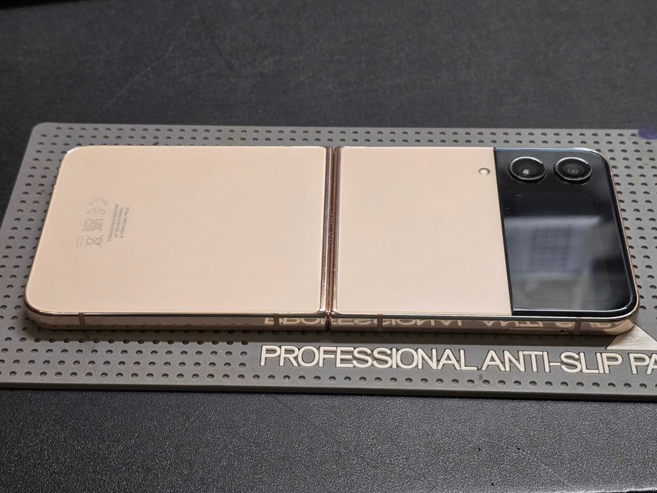 Używany - Samsung Galaxy Z Flip 4 128GB Złoty - GSM Baranowo
