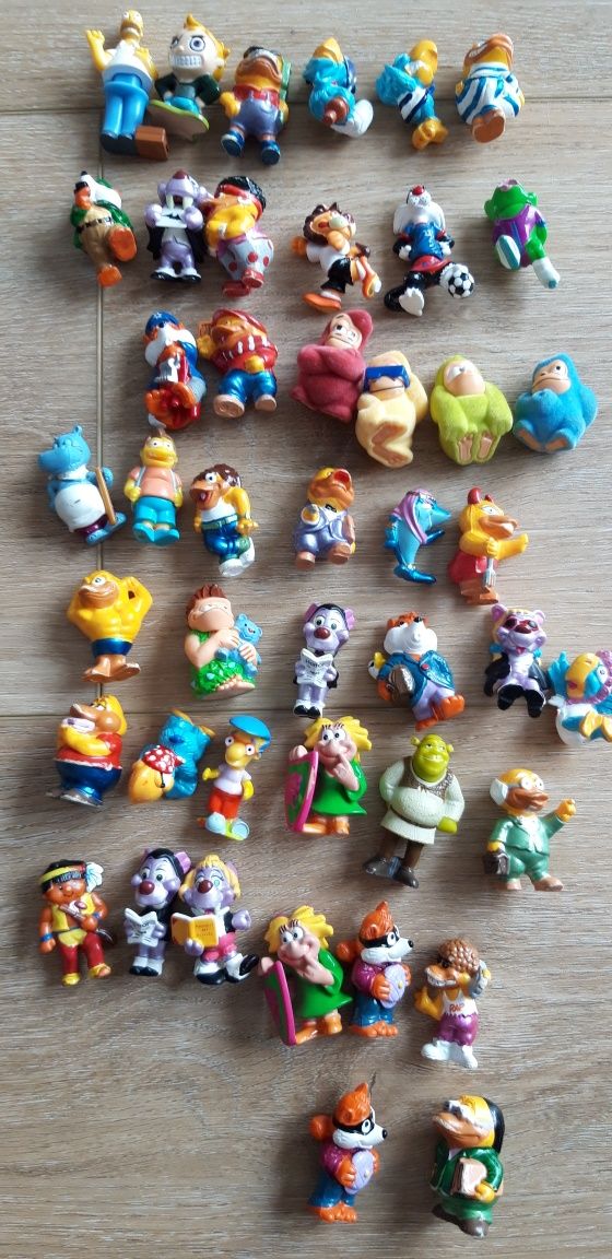 Figurki z Kinder niespodzianek .rok 2000