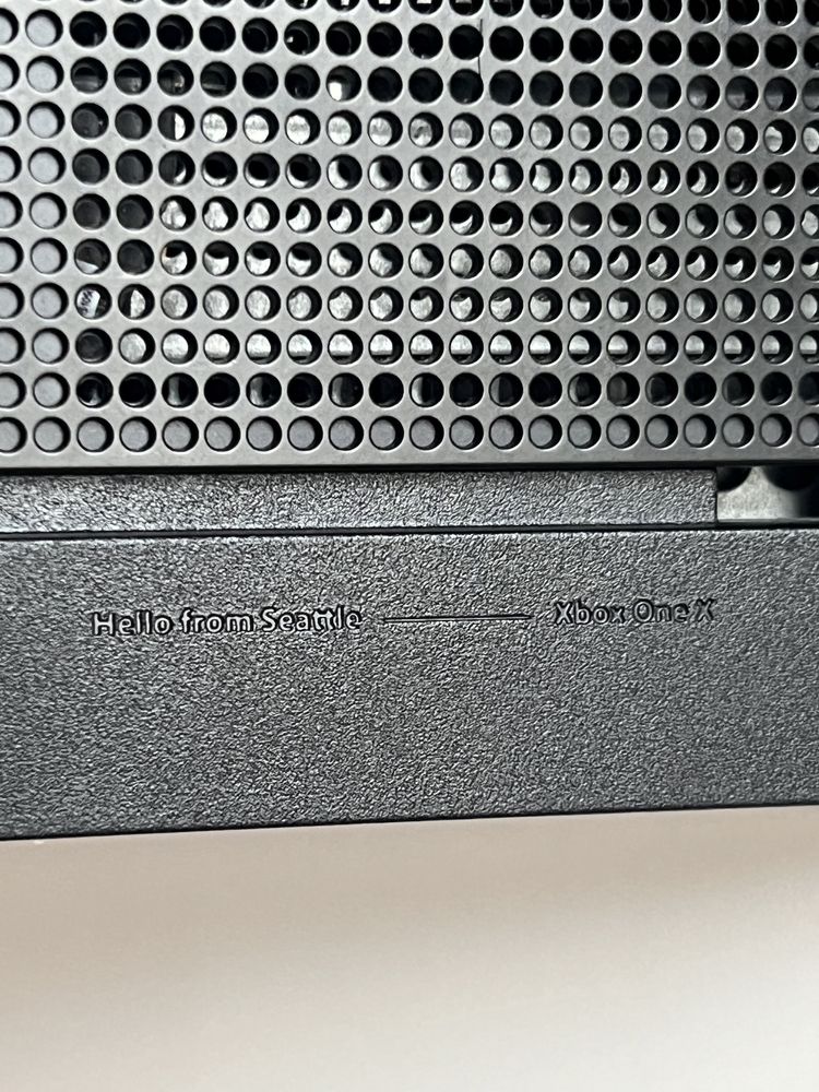 Consola Xbox One X como nova
