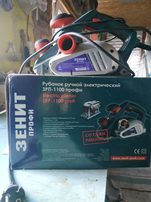 Электрорубанок Зенит Профи ЗРП-1100 .