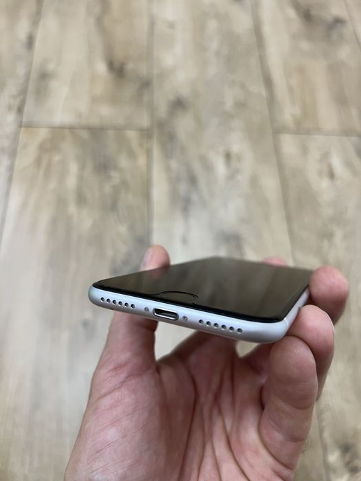 Айфон , Iphone SE 2020