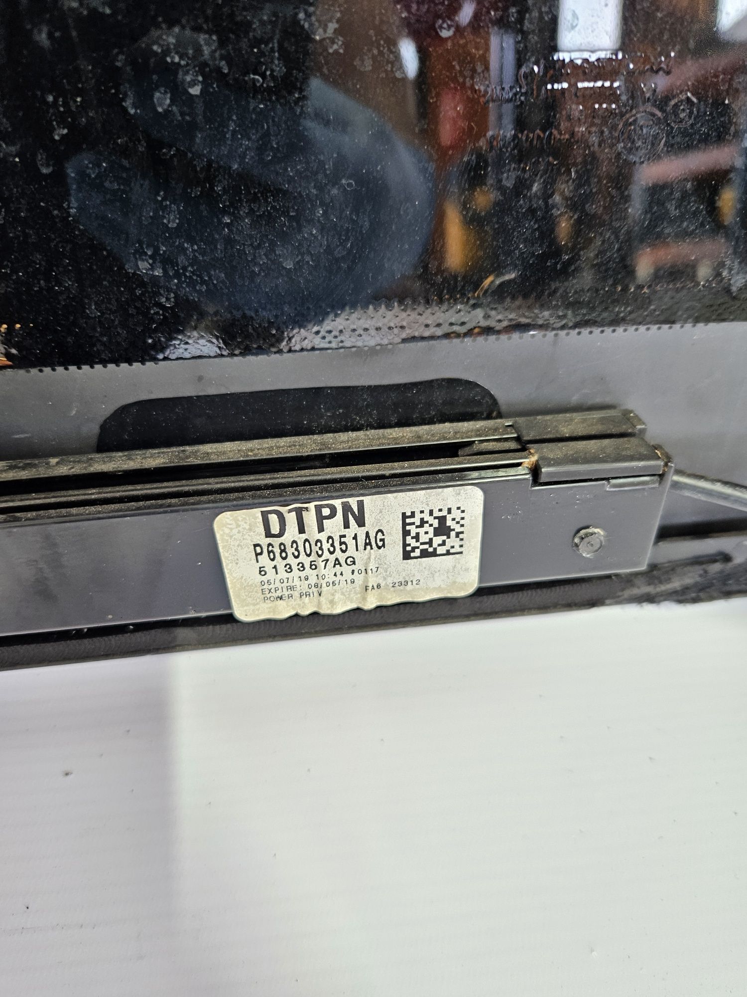 Dodge RAM 1500 V 19-23 szyba tylna tył  okno przesuwna elektryczna