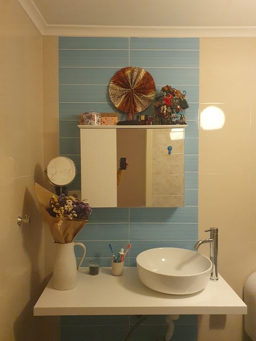 Bancada suspensa de casa de banho