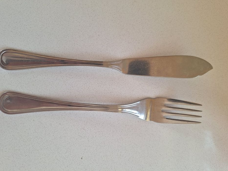 Talheres de peixe restaurante