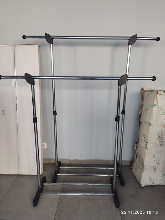 Вішалка стійка для одягу нові та б/у.