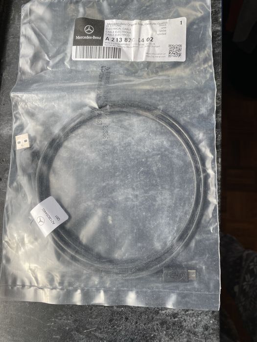 Cabo USB + Micro USB Original Mercedes Benz