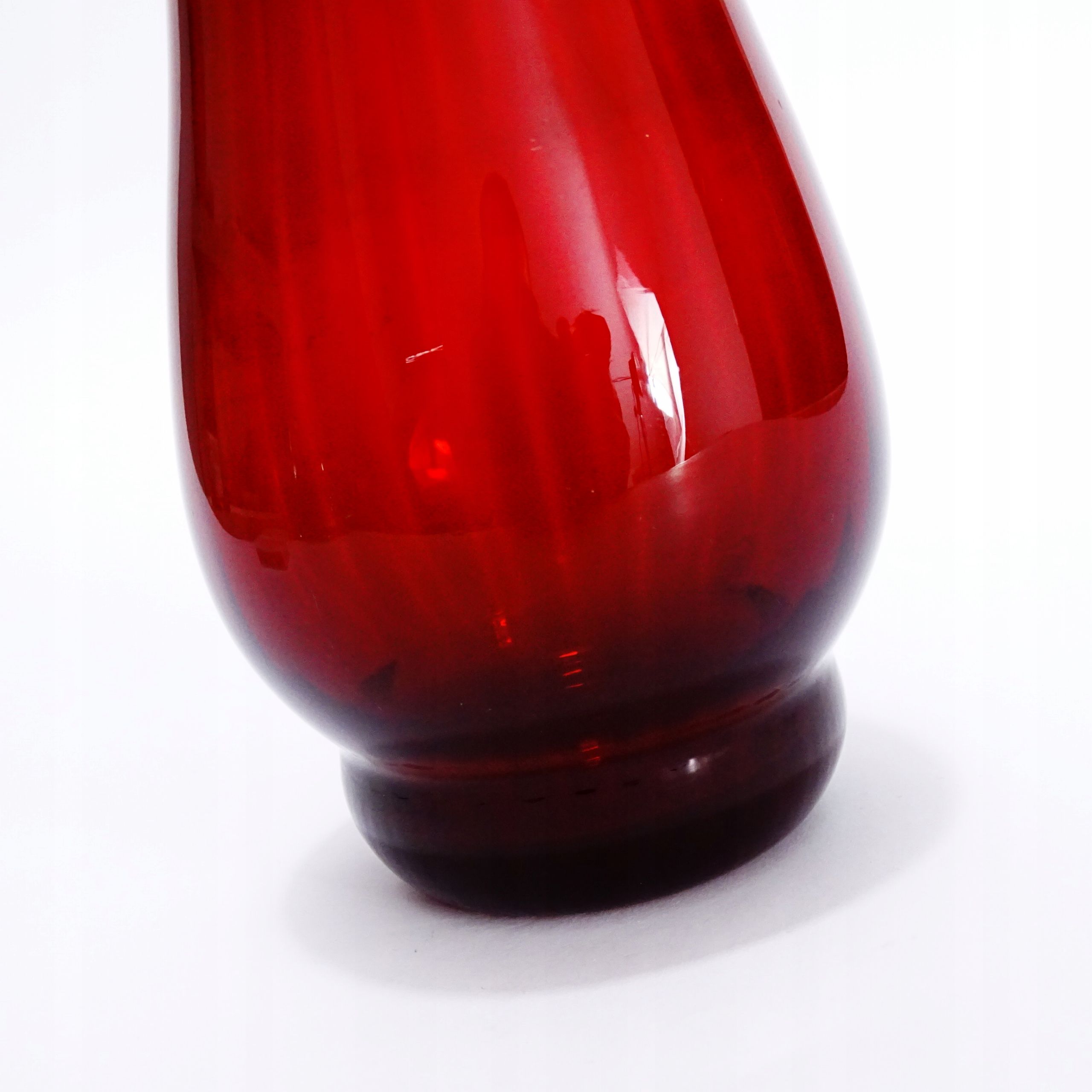 rubinowe szkło piękny stary wazon szklany
