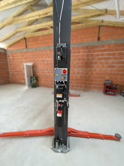 Podnośnik dwukolumnowy Półautomatyczny 4t Well Kraft L-2040S SE