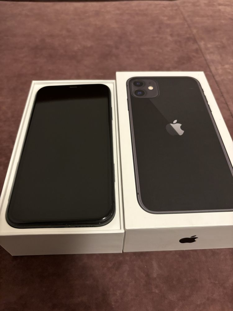 iPhone 11 64GB + ładowarka + case