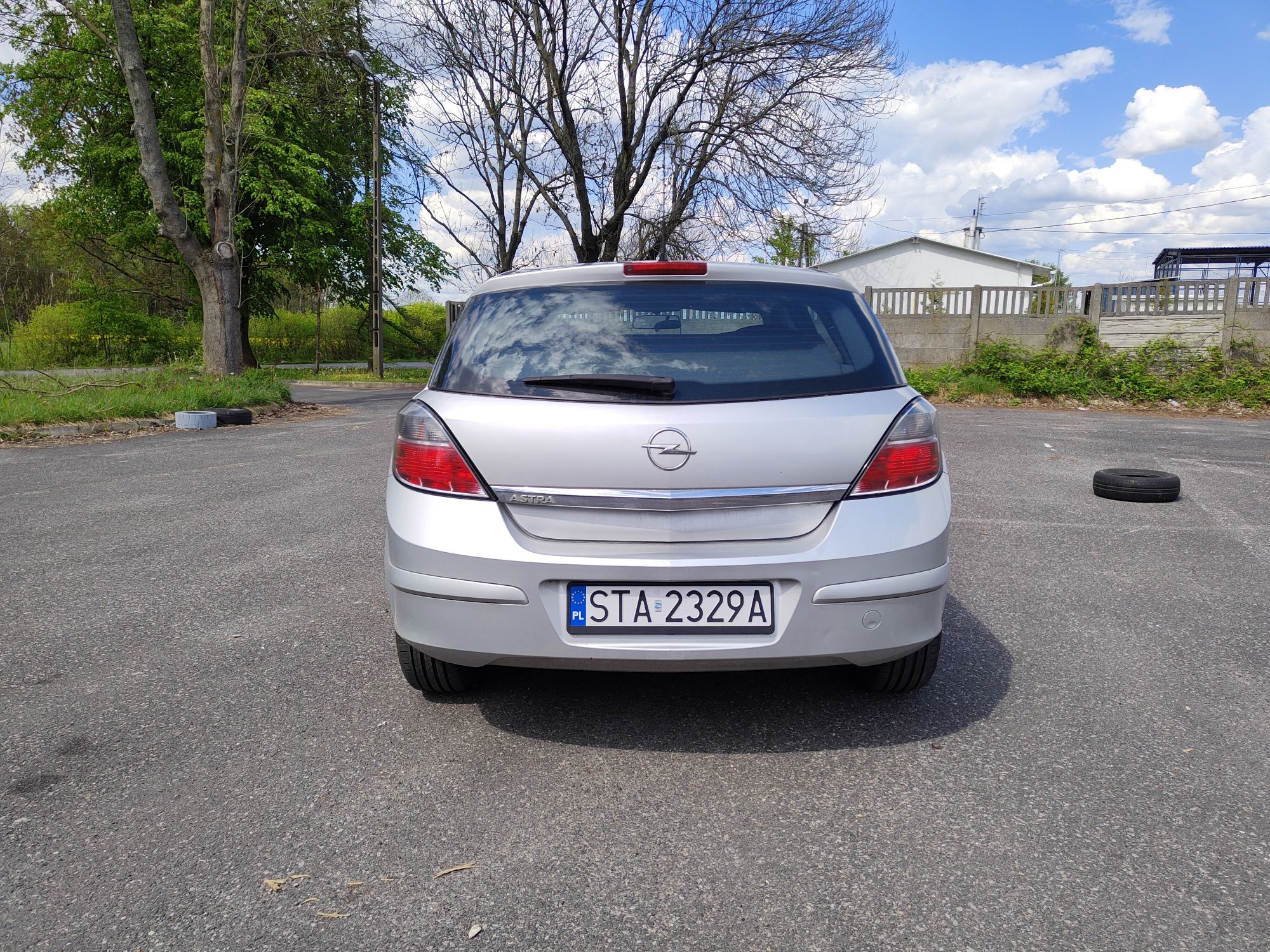 Opel Astra 1.6 rok 2011