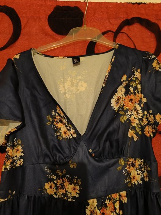 Vestido  
Preço 10€
Pouco usado
