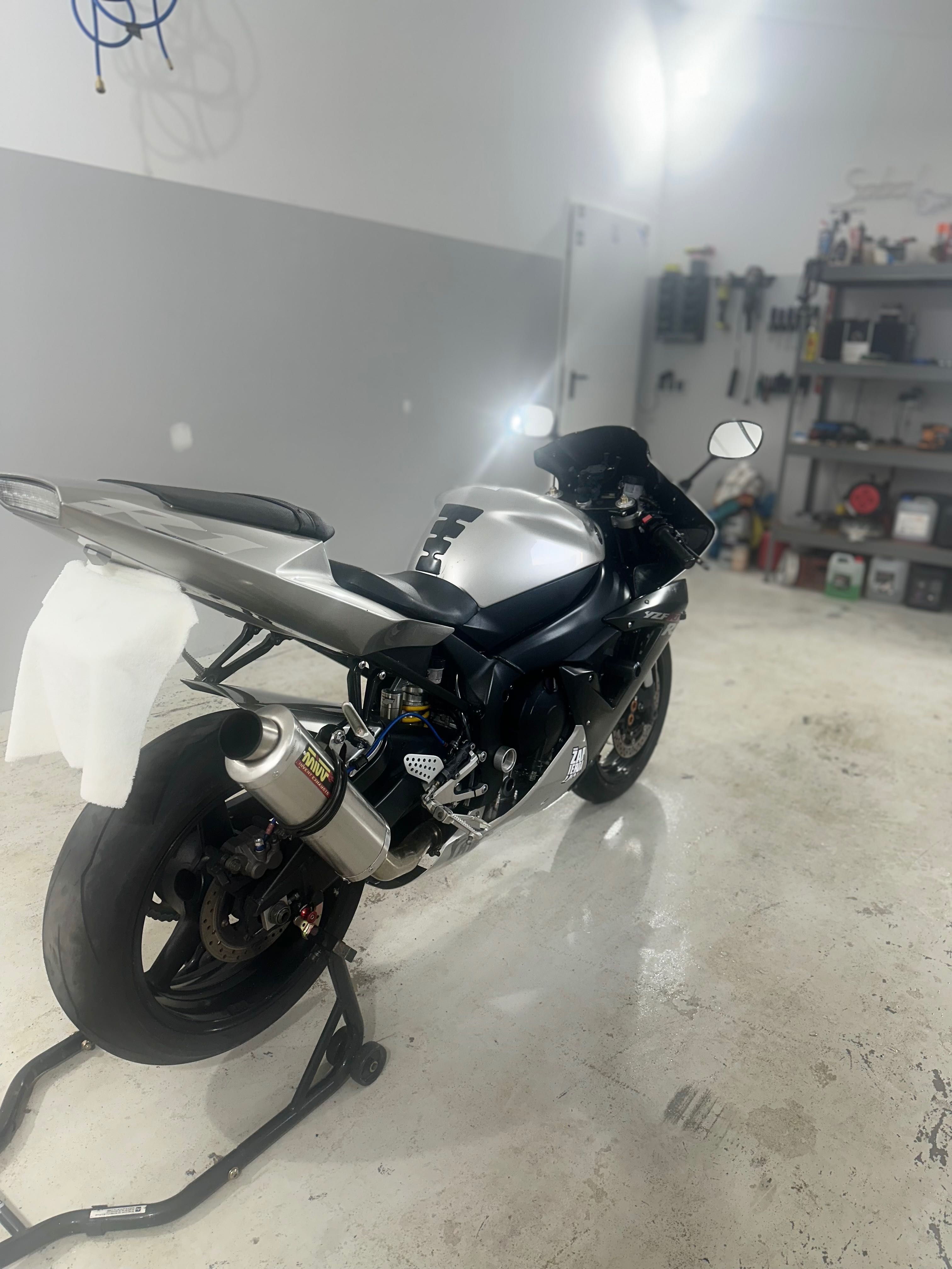 Yamaha R1 RN09 stan bdb bez wkładu