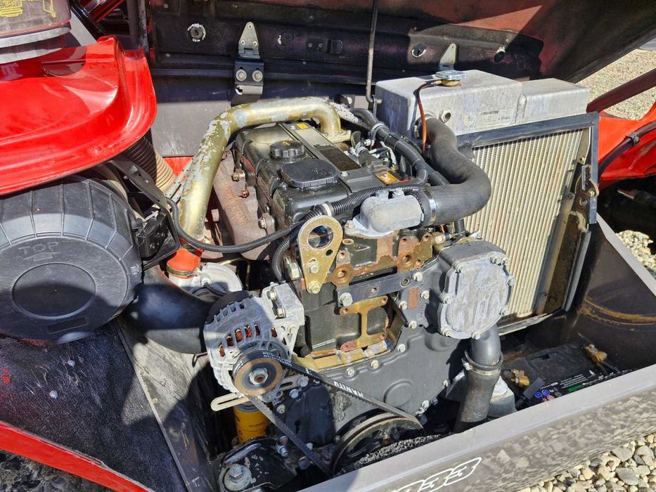 телескопічний навантажувач  MANITAU MT1033