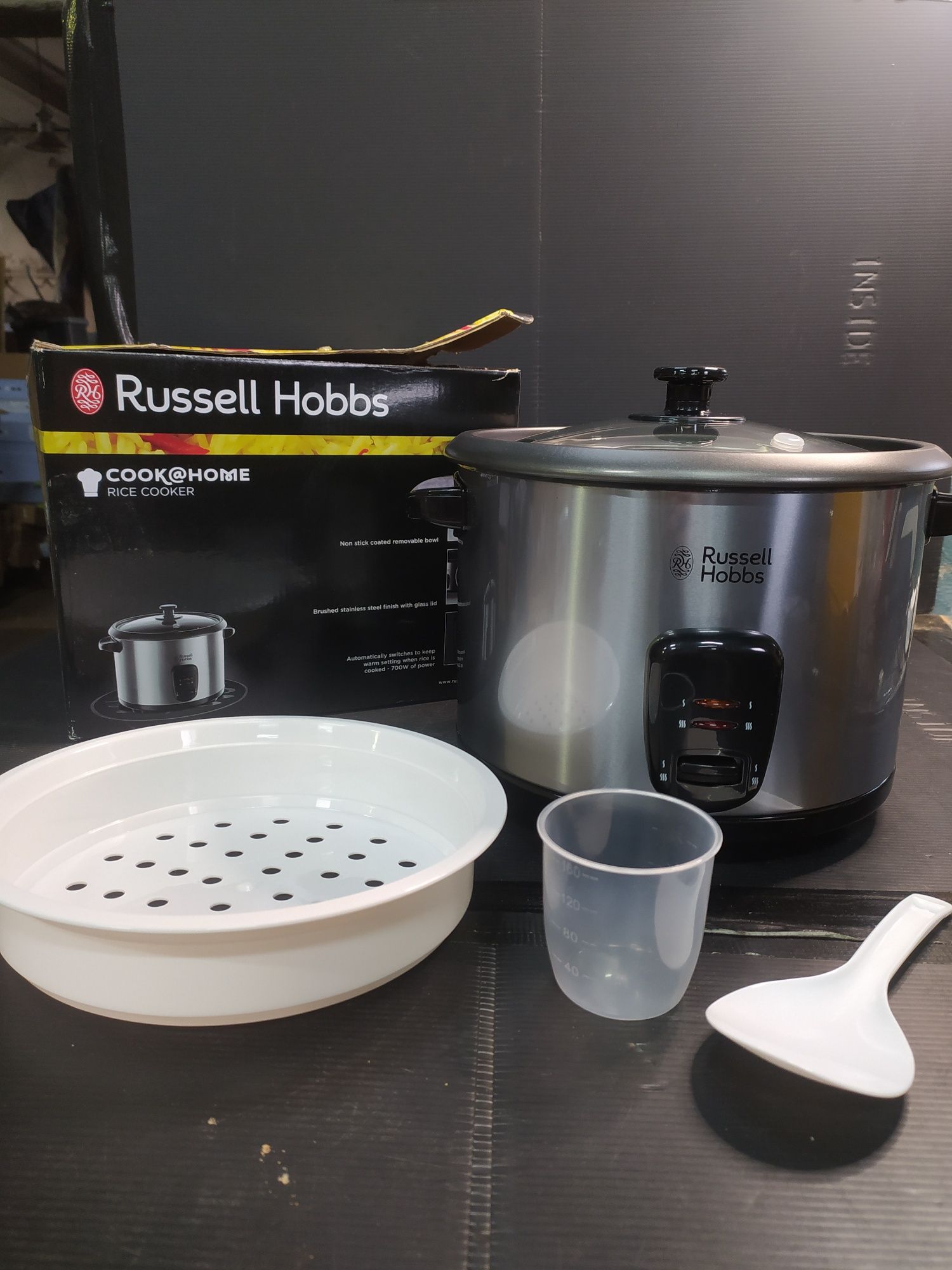 Parowar Russell Hobbs 1 9 7 5 0 - 5 6 1,8 l czarny 700 W