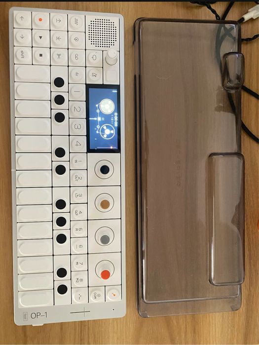 Teenage enginering op1 field