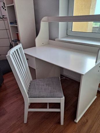 Białe biurko dla dziewczynki