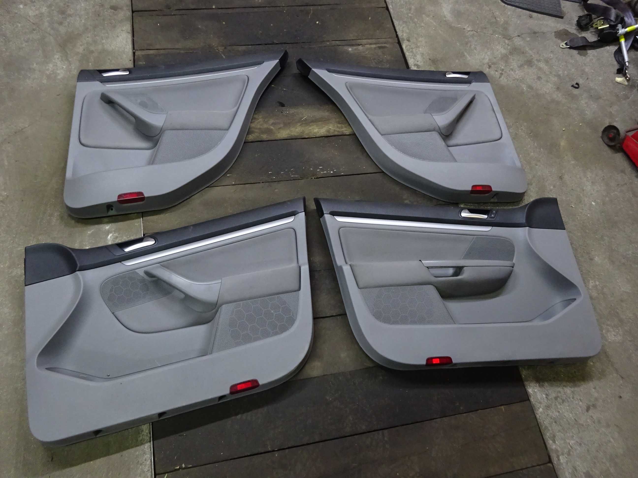 Fotel fotele kierowcy pasażera kanapa + boczki drzwi Vw Golf 5 V Kombi