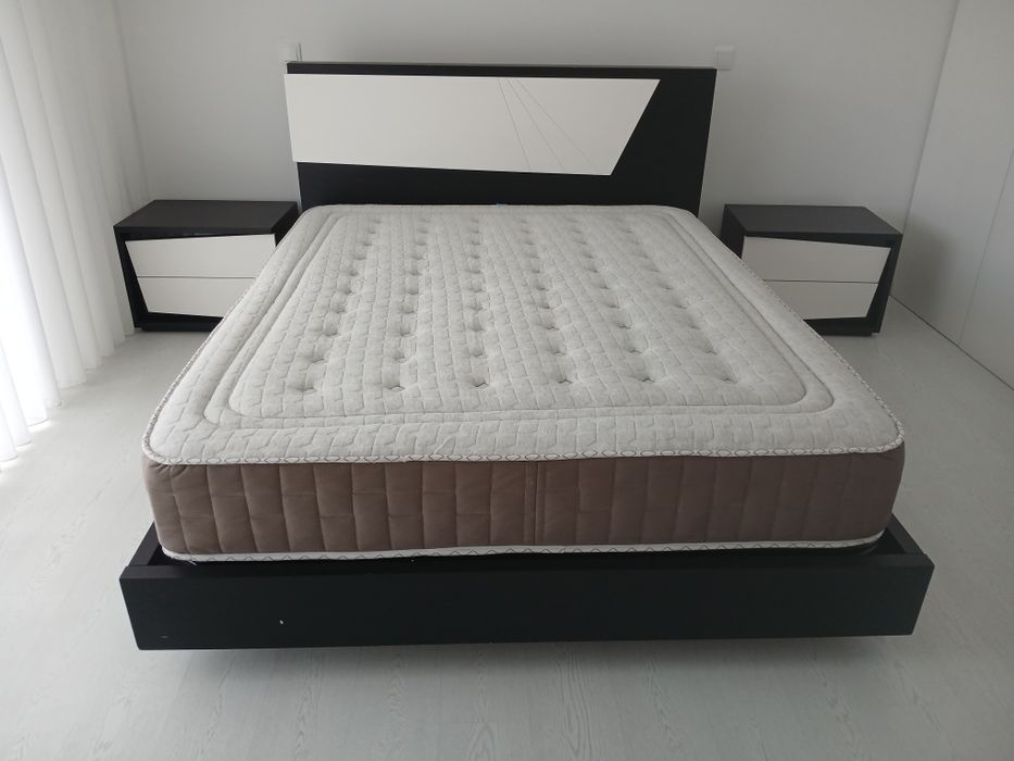Vendo cama casalcom 2 mesinhas cabeceira