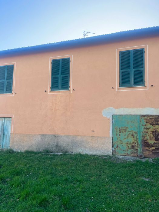 Затишний заміський будинок у Тавароне, Італія, 5.8 гектарів землі