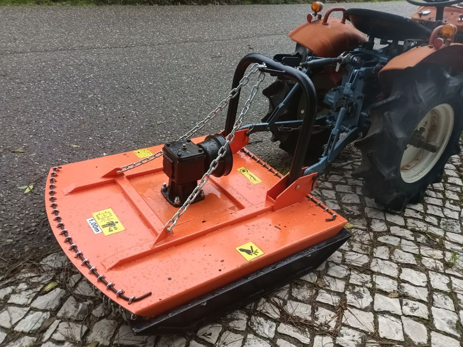 Corta mato novo de metro com mini Yanmar 1300 simples velho
